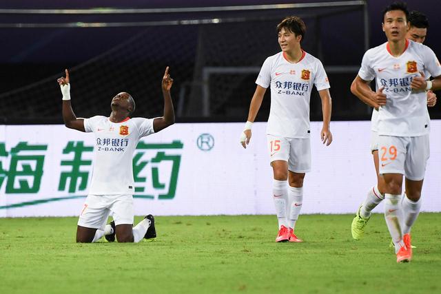 火箭险胜森林狼晋级淘汰赛 马刺力克爵士4连胜